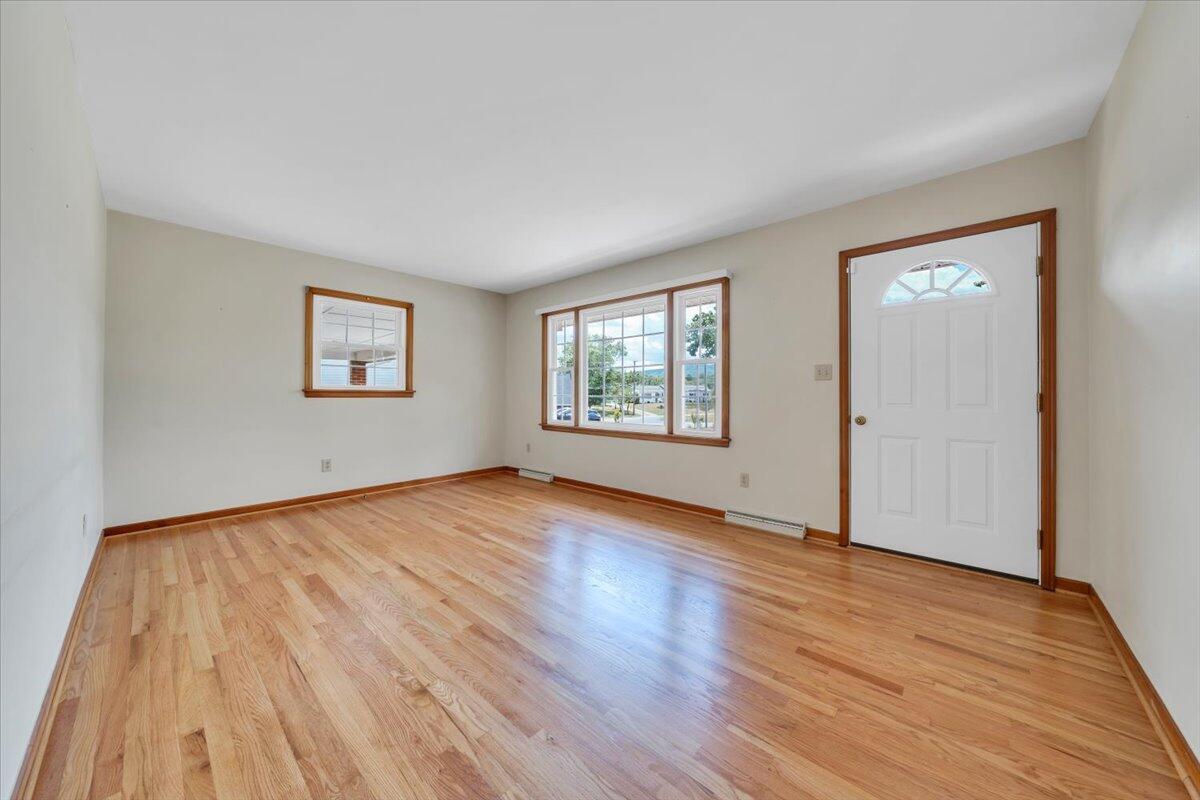 409 Decatur Circle Salem, VA 24153 - Photo 5 of 47 05-MIB06279