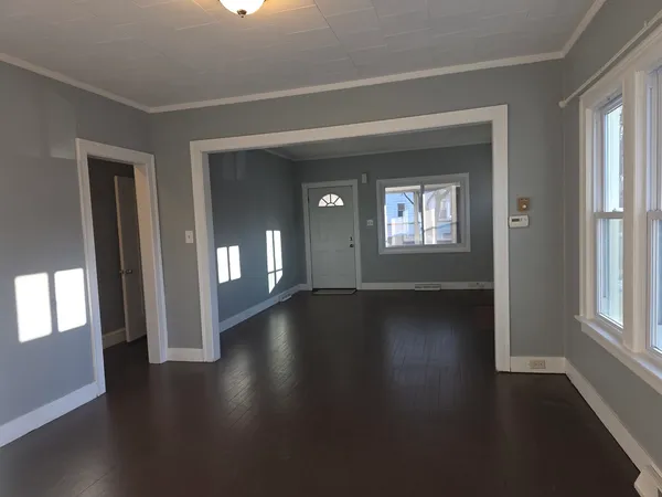 $274,900 | 634 West Ridgeland Avenue, Waukegan, IL 60085