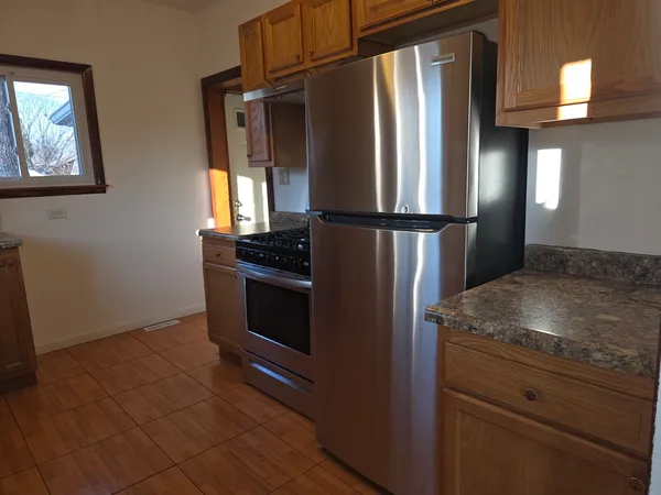 $274,900 | 634 West Ridgeland Avenue, Waukegan, IL 60085
