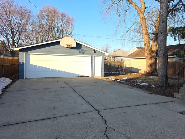 $274,900 | 634 West Ridgeland Avenue, Waukegan, IL 60085