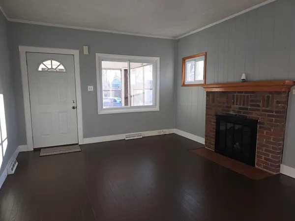 $274,900 | 634 West Ridgeland Avenue, Waukegan, IL 60085