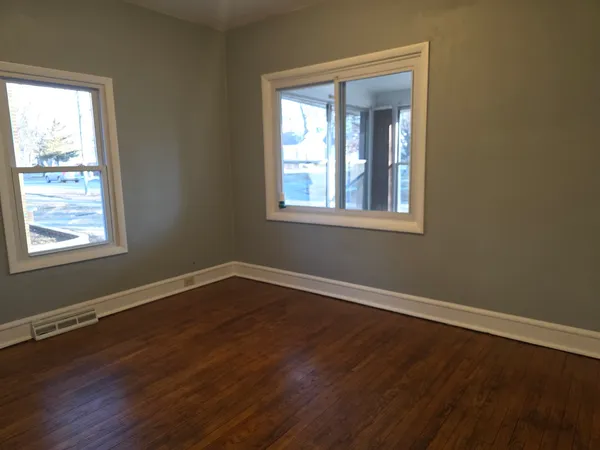 $274,900 | 634 West Ridgeland Avenue, Waukegan, IL 60085