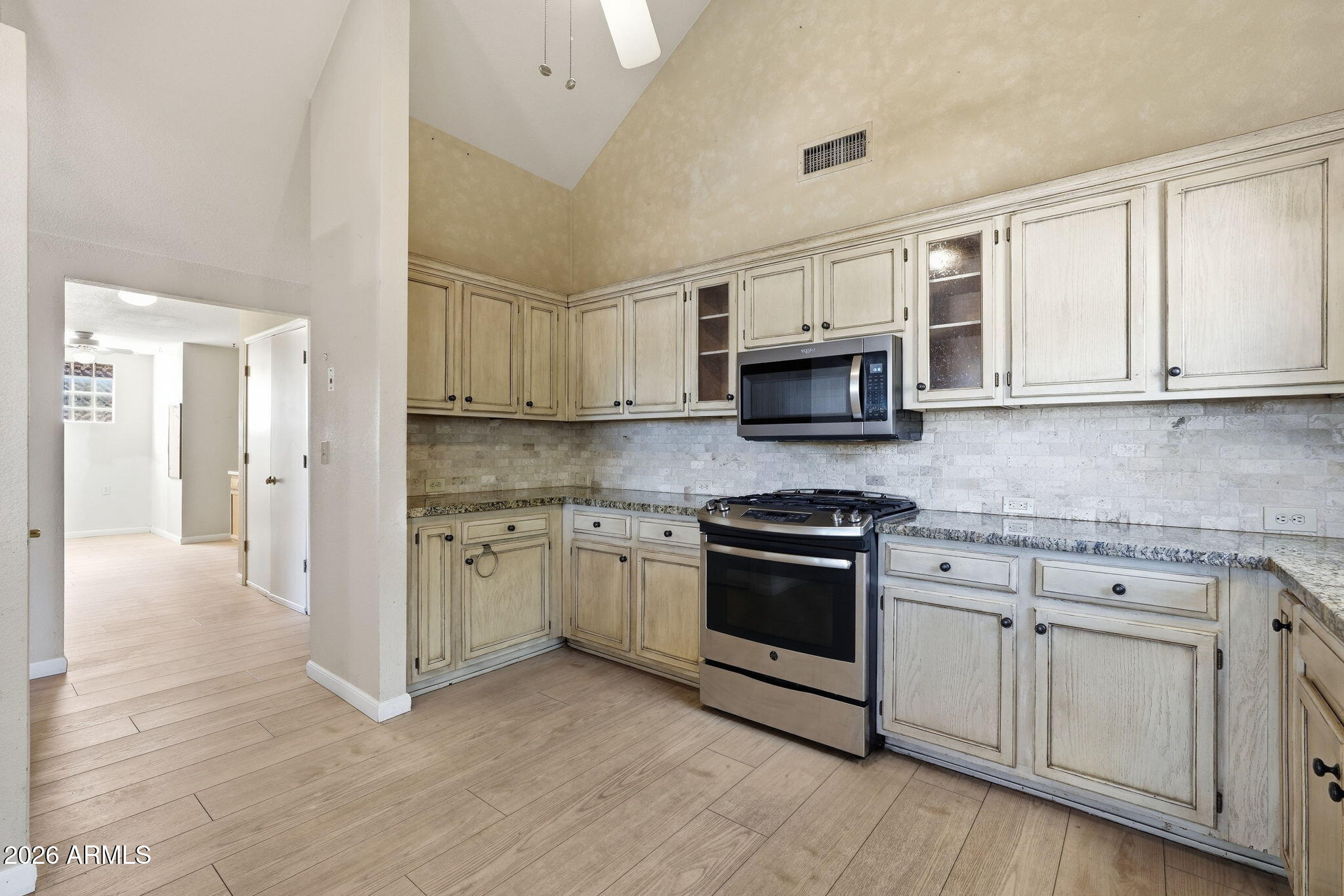 321 East Mitchell Drive Phoenix, AZ 85012 - Photo 15 of 35 016_ListerPros