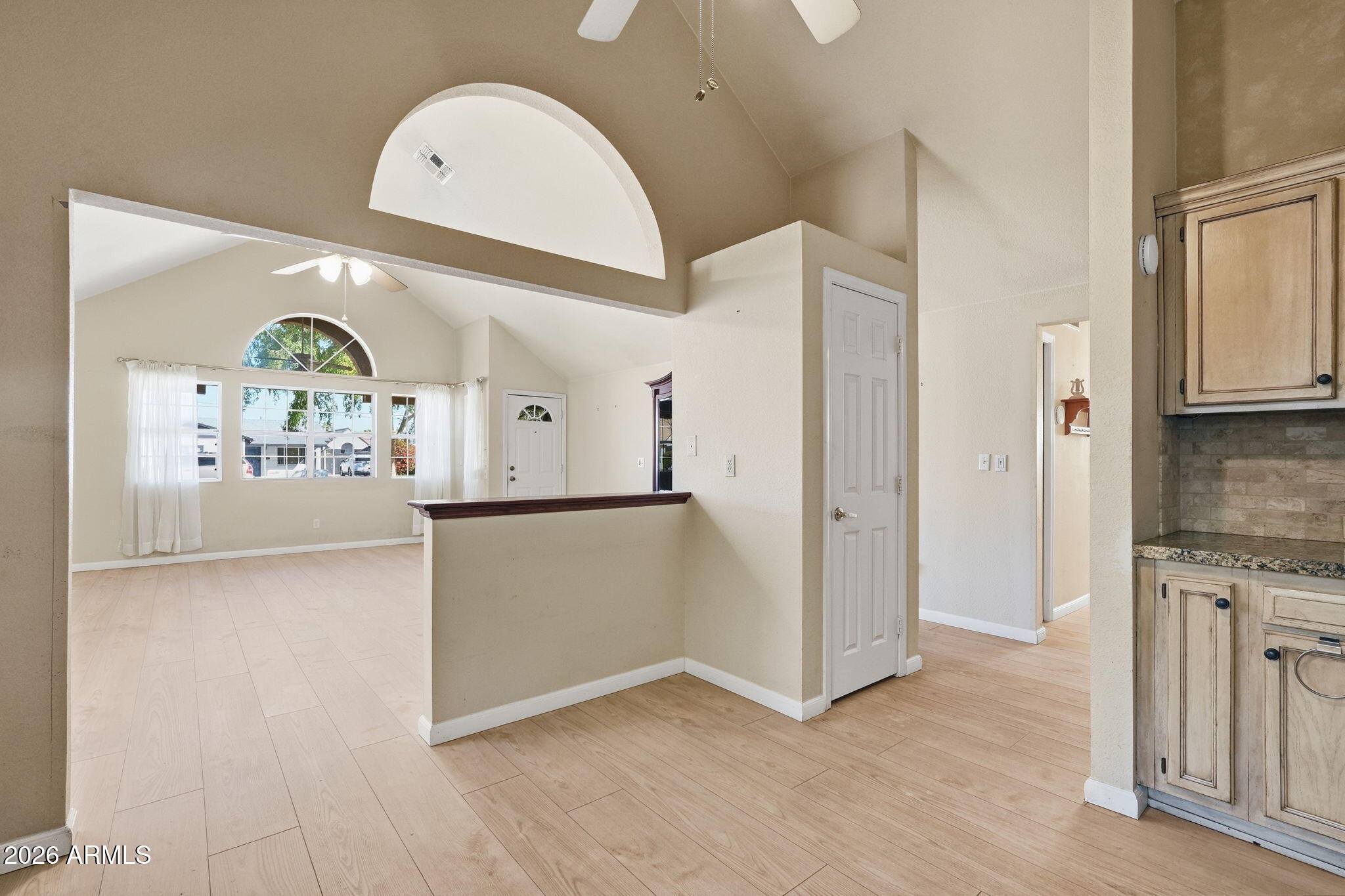 321 East Mitchell Drive Phoenix, AZ 85012 - Photo 8 of 35 008_ListerPros