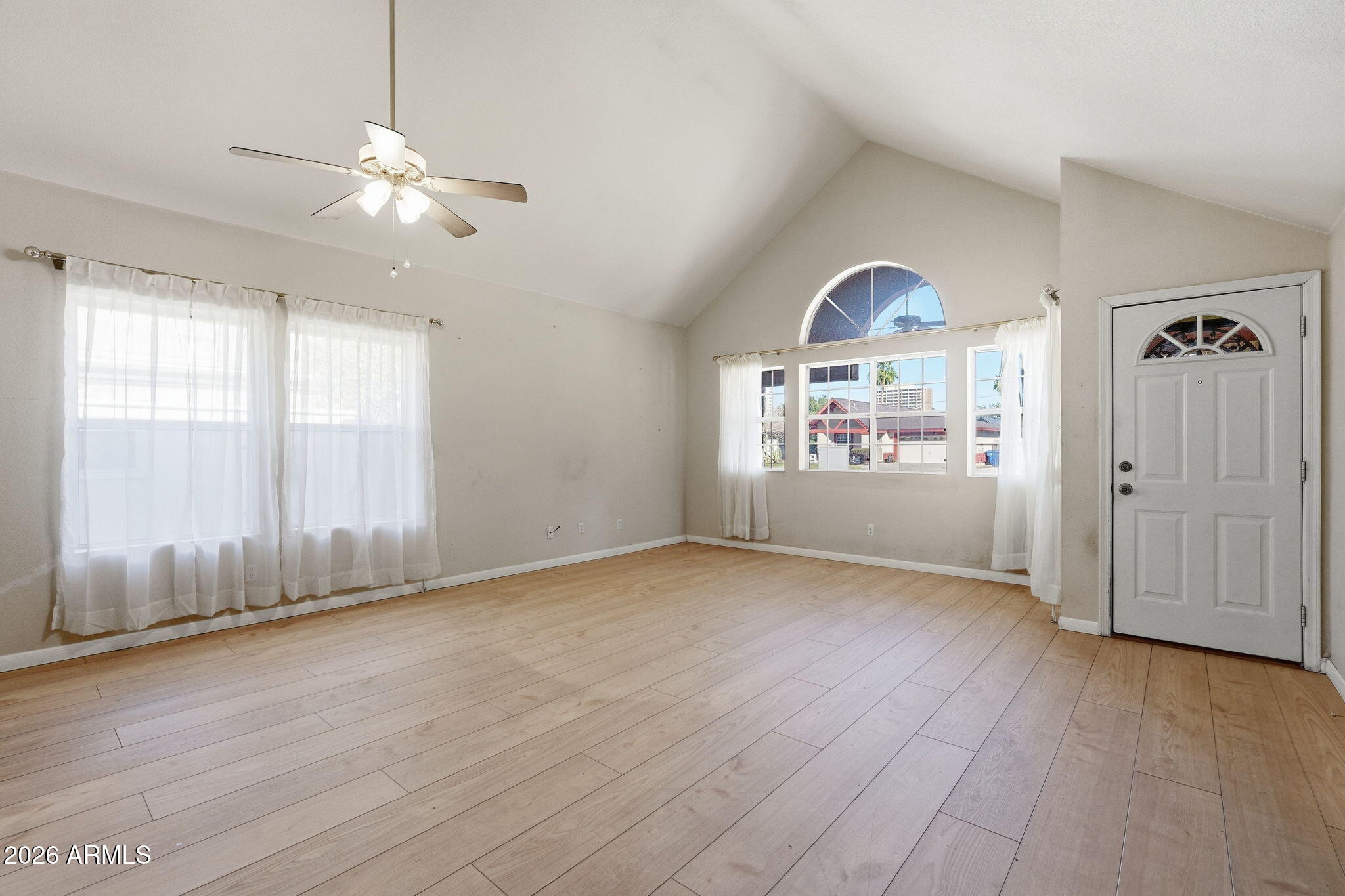 321 East Mitchell Drive Phoenix, AZ 85012 - Photo 9 of 35 010_ListerPros