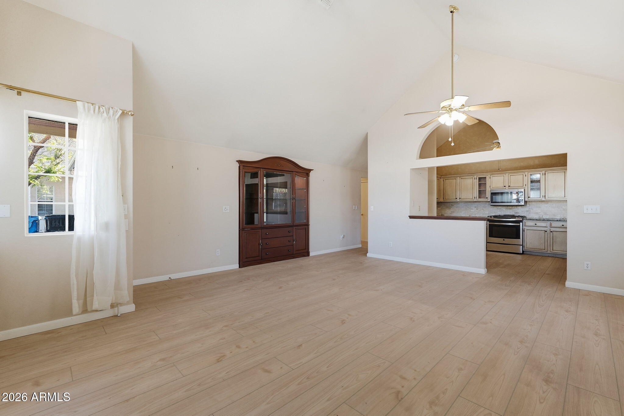 321 East Mitchell Drive Phoenix, AZ 85012 - Photo 10 of 35 011_ListerPros