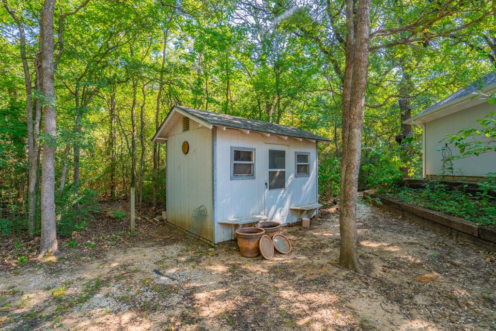1101 Vista Verde Road Denton, TX 76210 - Photo 28 of 38 A storage shed for yard & gardening tools