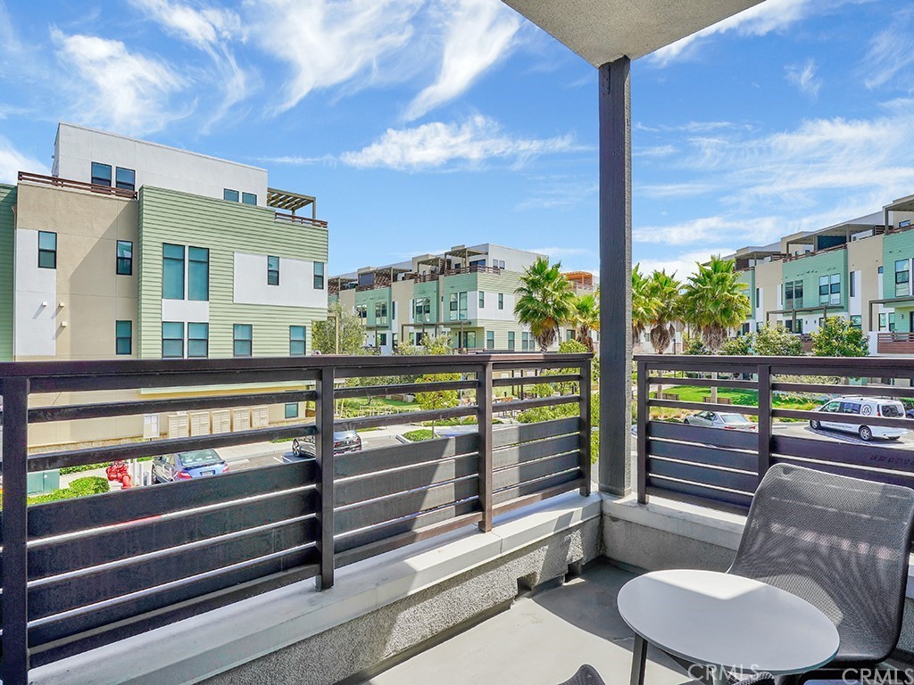 604 Malibu Costa Mesa, CA 92627 - Photo 18 of 40 a bathroom with a toilet a sink and mirror