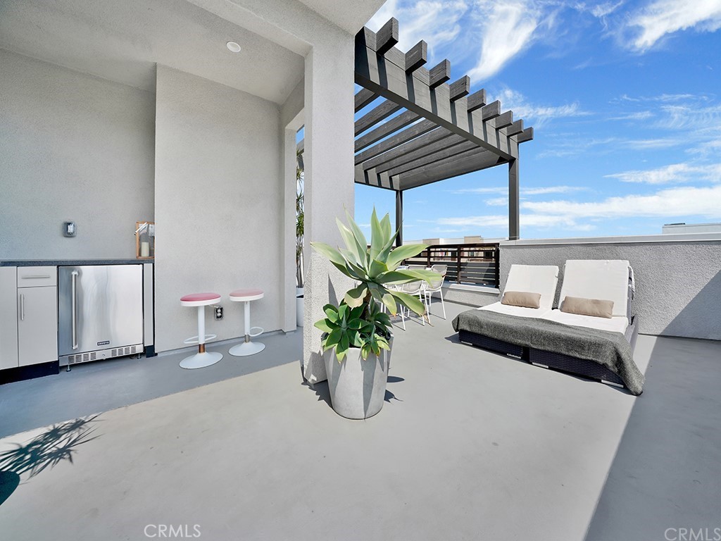 604 Malibu Costa Mesa, CA 92627 - Photo 29 of 40 a living room with furniture
