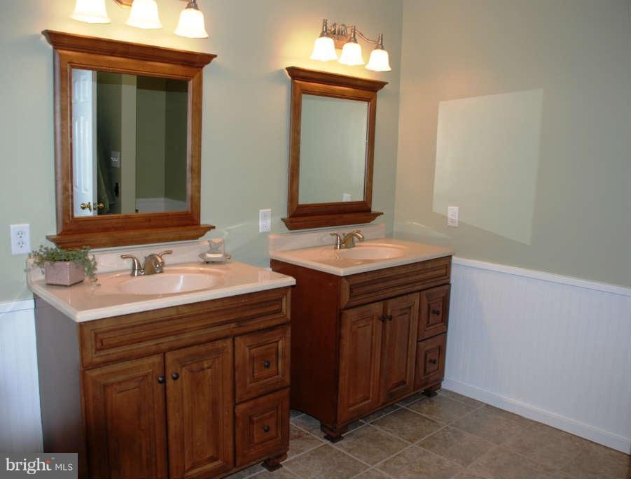 617 Fieldstone Road Silver Spring, MD 20905 - Photo 23 of 30 Bath (Master)