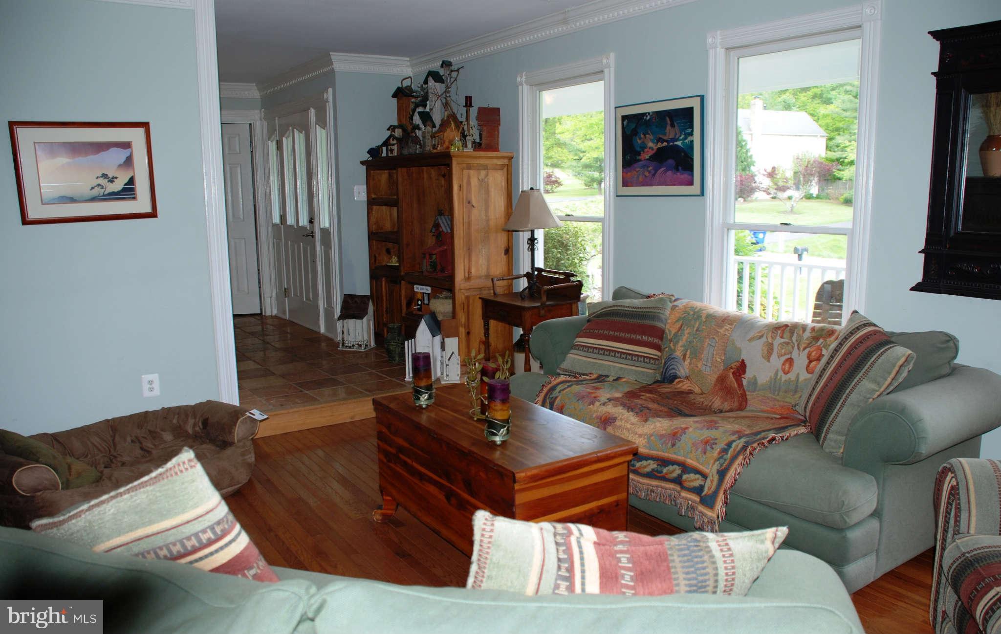 617 Fieldstone Road Silver Spring, MD 20905 - Photo 5 of 30 Living Room