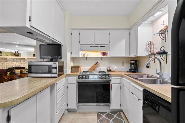 $205,000 | 8333 Lowell Avenue, Unit 4, Overland Park, KS 66212