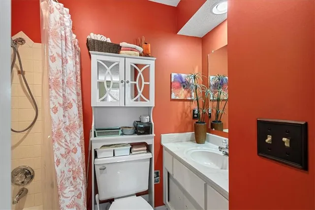 $205,000 | 8333 Lowell Avenue, Unit 4, Overland Park, KS 66212