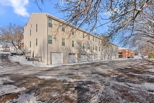 $205,000 | 8333 Lowell Avenue, Unit 4, Overland Park, KS 66212