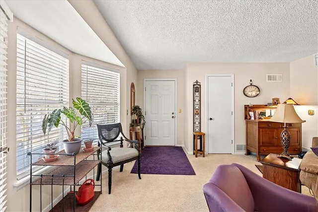 $205,000 | 8333 Lowell Avenue, Unit 4, Overland Park, KS 66212