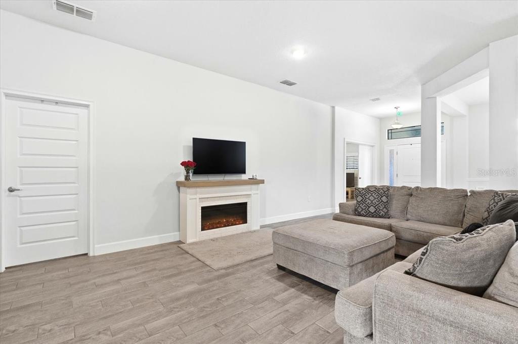 331 Cres Ridge Road Auburndale, FL 33823 - Photo 20 of 63 a living room with furniture and a fireplace