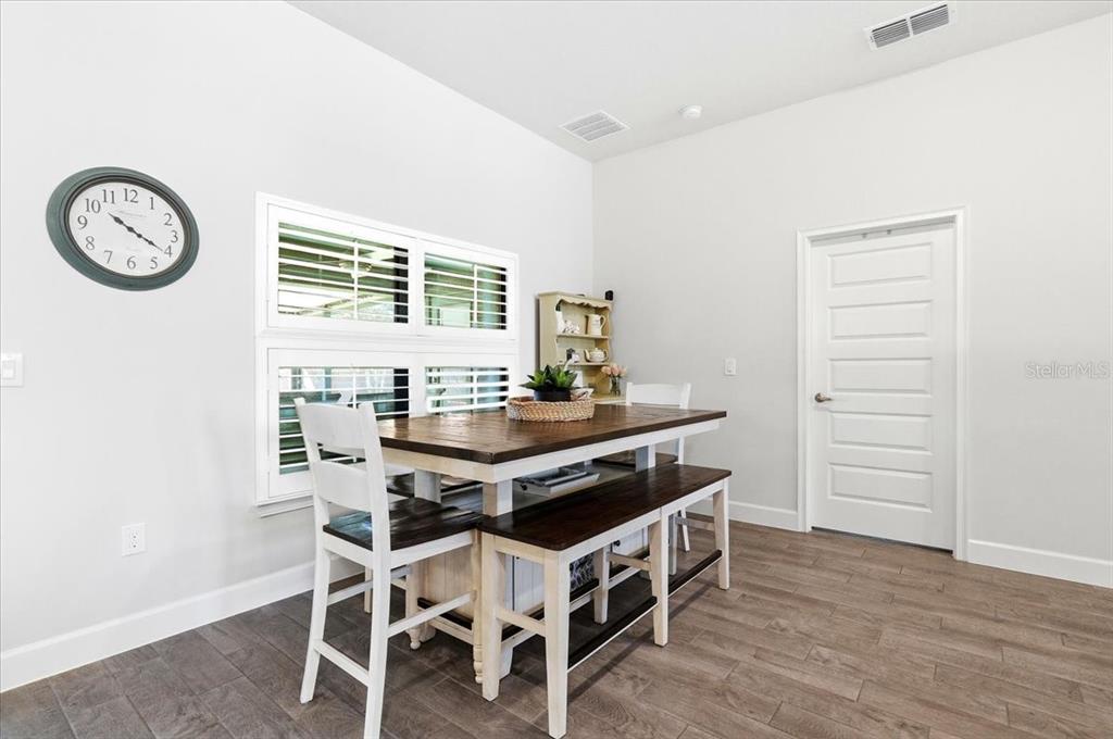 331 Cres Ridge Road Auburndale, FL 33823 - Photo 30 of 63 a dining room with a table and a clock