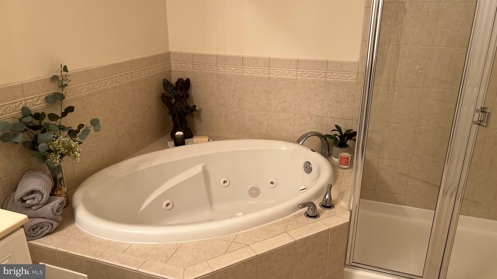 103 Williams Street, Unit 416 Crisfield, MD 21817 - Photo 18 of 38 a bathroom with a white tub