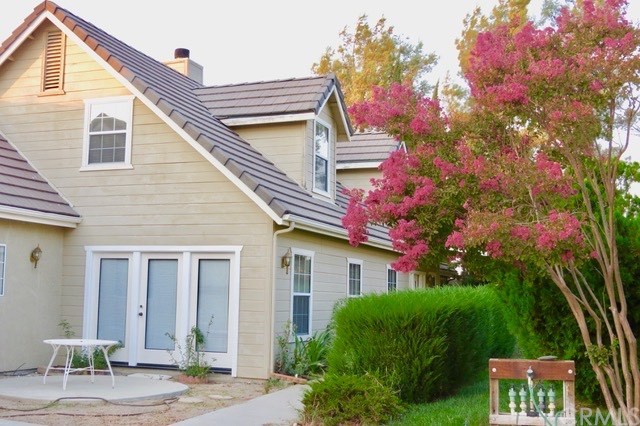 520 Lupine Lane Templeton, CA 93465 - Photo 5 of 25 Lush front garden