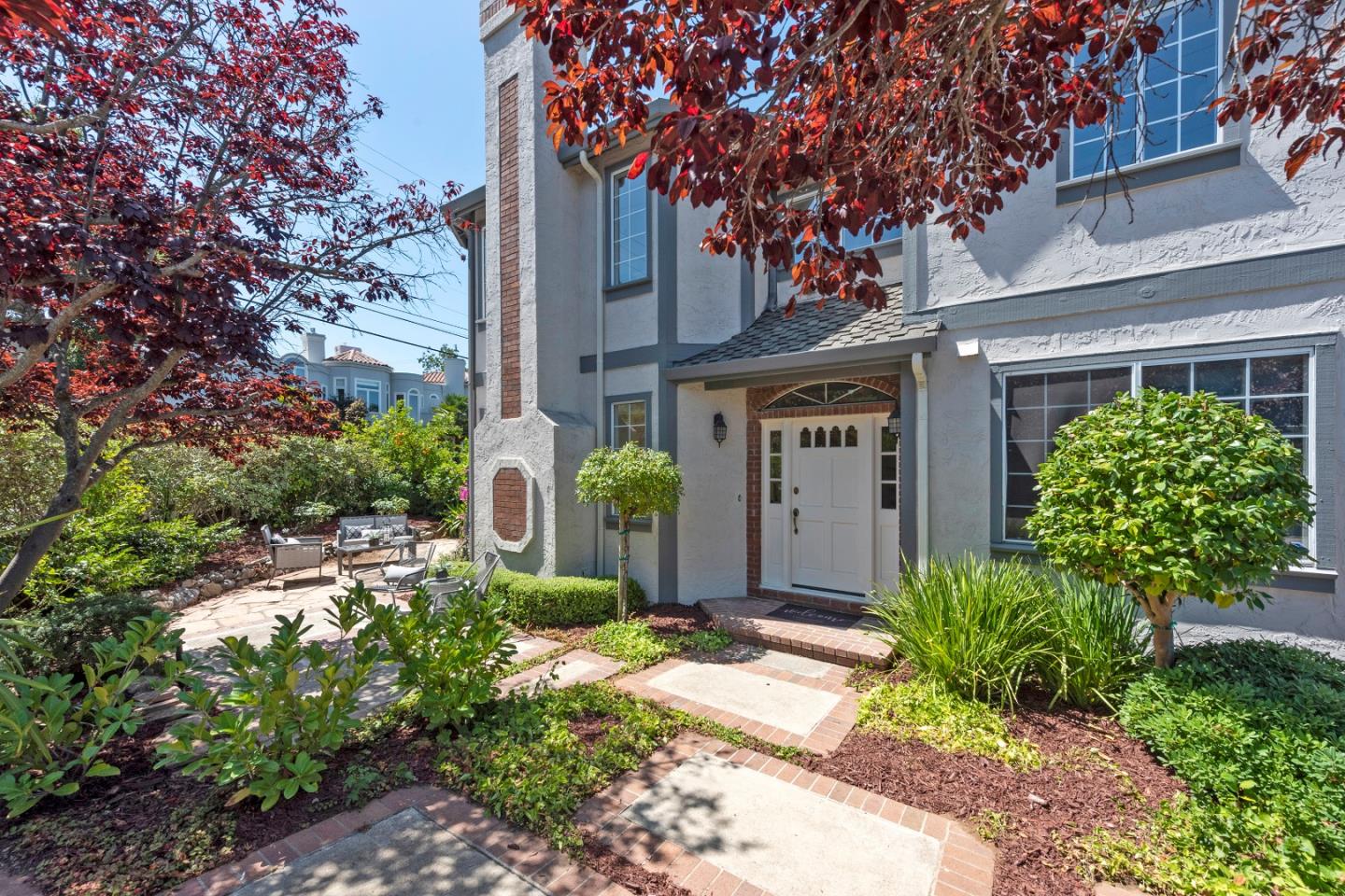131 Giffin Road Los Altos, CA 94022 - Photo 6 of 29 a front view of a building with garden