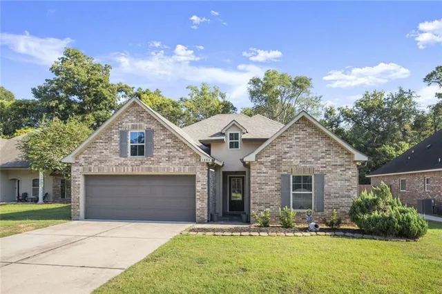 $269,988 | 1394 Rue Riviere Drive, Port Allen, LA 70767