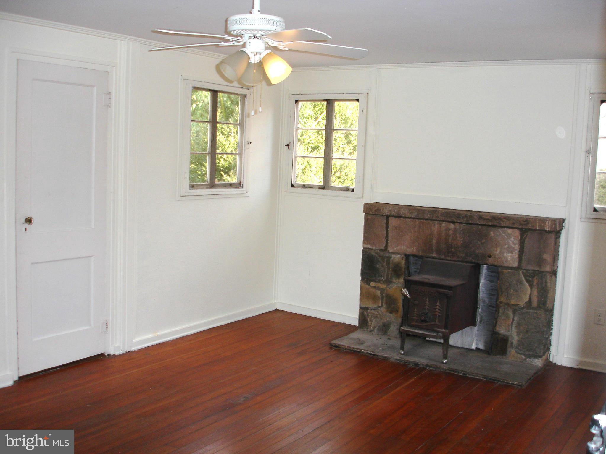 13072 Hume Road Hume, VA 22639 - Photo 9 of 21 Bedroom