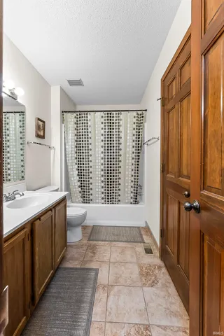 $182,900 | 6017 Sawmill Woods Drive, Fort Wayne, IN 46835