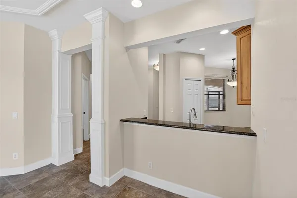 $2,300 | 210 Shell Falls Drive, Apollo Beach, FL 33572