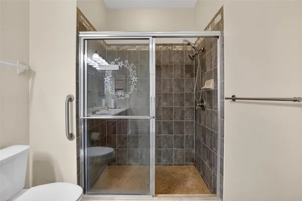 $2,300 | 210 Shell Falls Drive, Apollo Beach, FL 33572