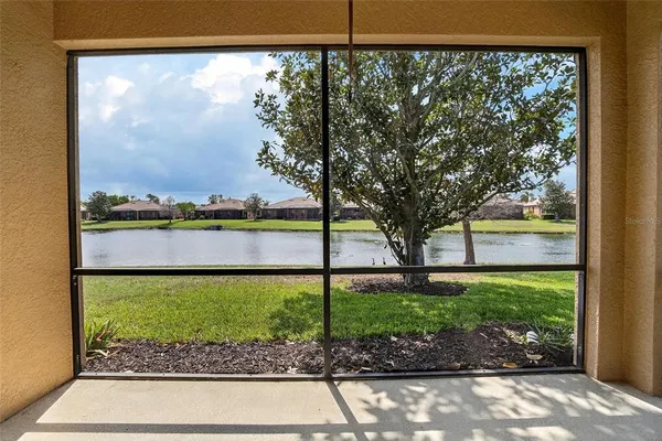 $2,300 | 210 Shell Falls Drive, Apollo Beach, FL 33572