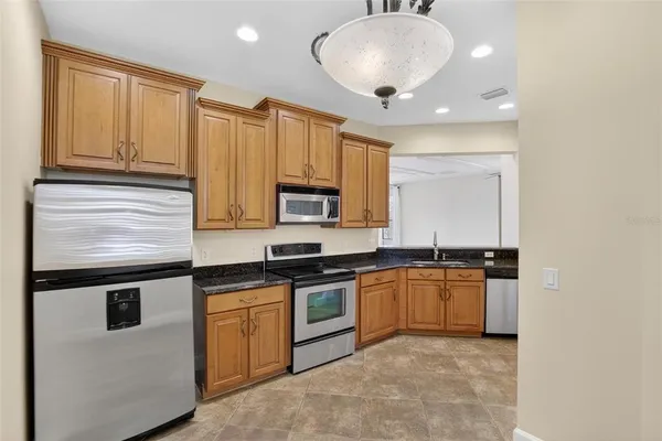 $2,300 | 210 Shell Falls Drive, Apollo Beach, FL 33572