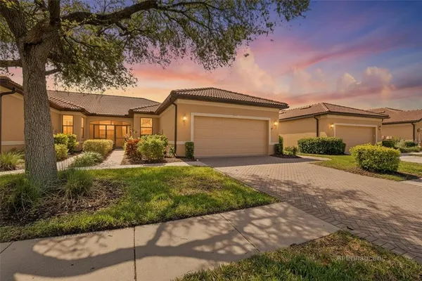 $2,300 | 210 Shell Falls Drive, Apollo Beach, FL 33572