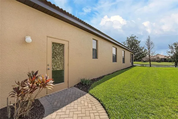 $2,300 | 210 Shell Falls Drive, Apollo Beach, FL 33572