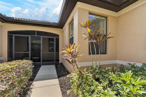 $2,300 | 210 Shell Falls Drive, Apollo Beach, FL 33572