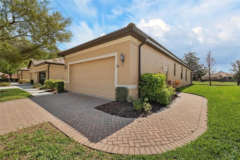 210 Shell Falls Drive Apollo Beach, FL 33572 - Photo 7 of 81