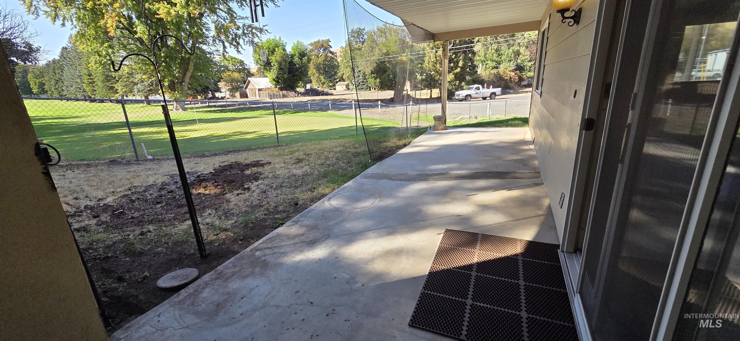 1902 Arlington Street Pomeroy, WA 99347 - Photo 4 of 27 View of patio