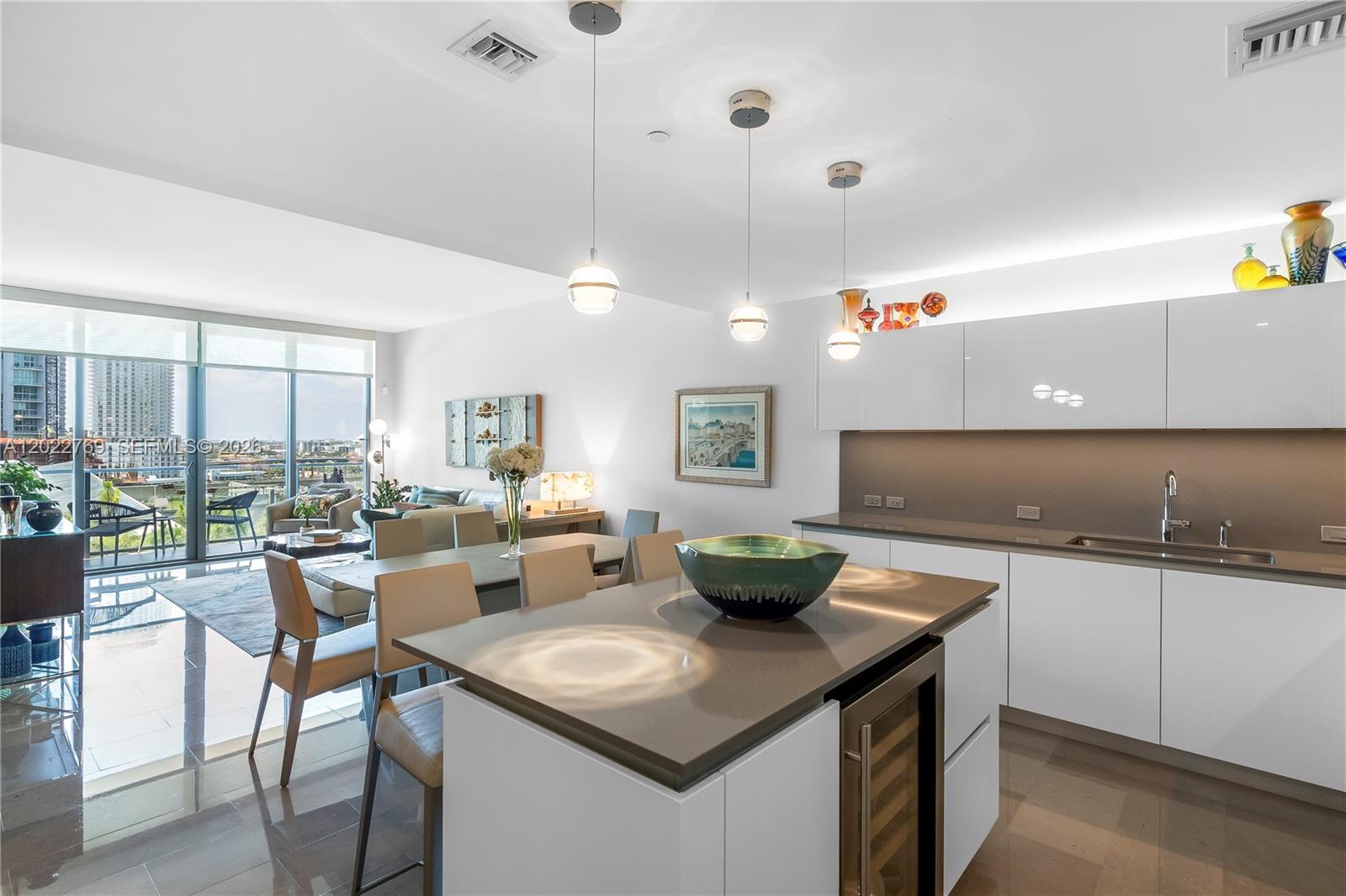 68 Southeast 6th Street, Unit 810 Miami, FL 33131 - Photo 1 of 33