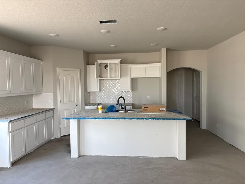 1329 Frio Drive Springtown, TX 76082 - Photo 3 of 7