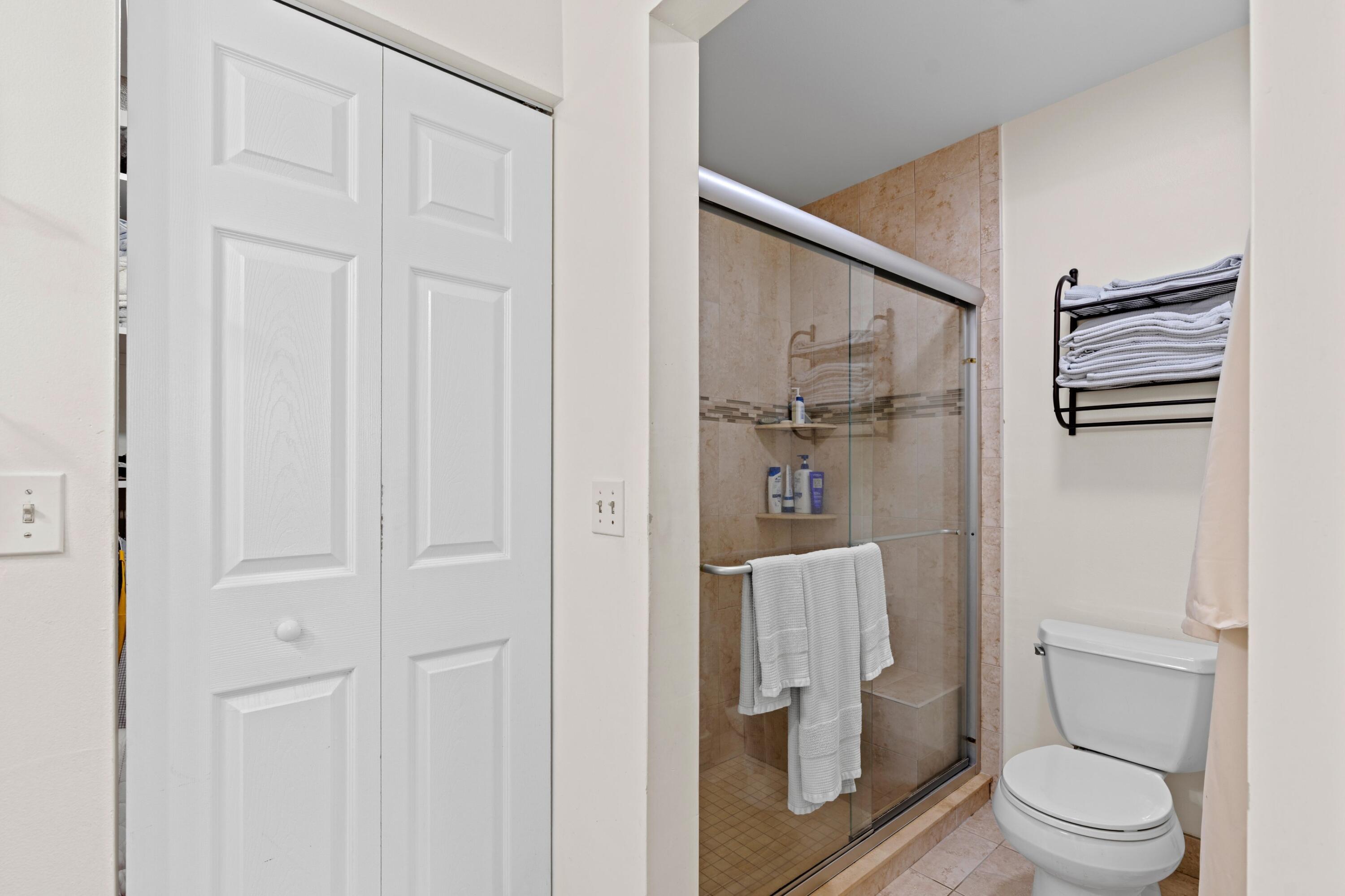 490 Hardwood Place Boca Raton, FL 33431 - Photo 11 of 45 Primary Bathroom