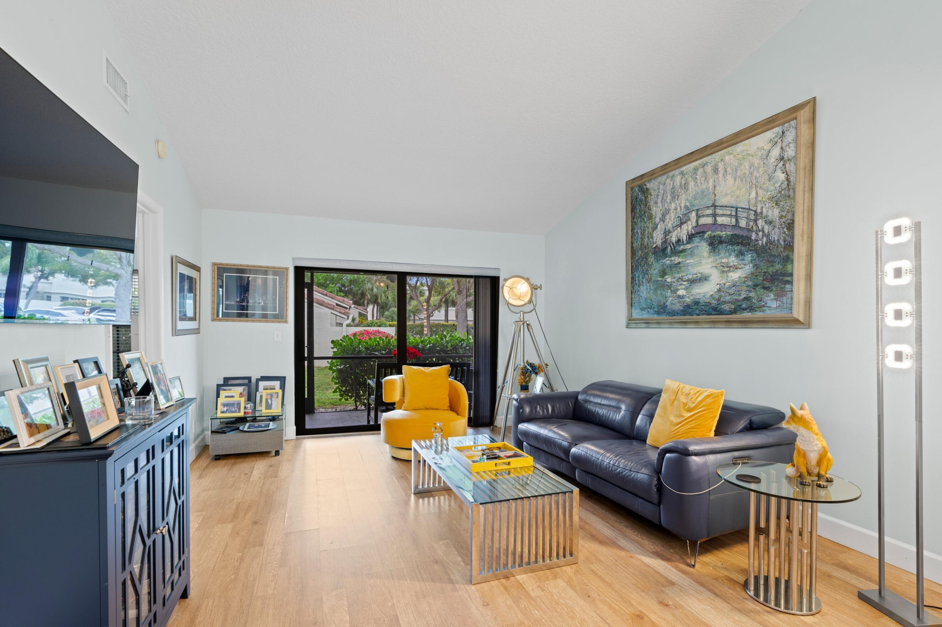 490 Hardwood Place Boca Raton, FL 33431 - Photo 4 of 45 Living Room