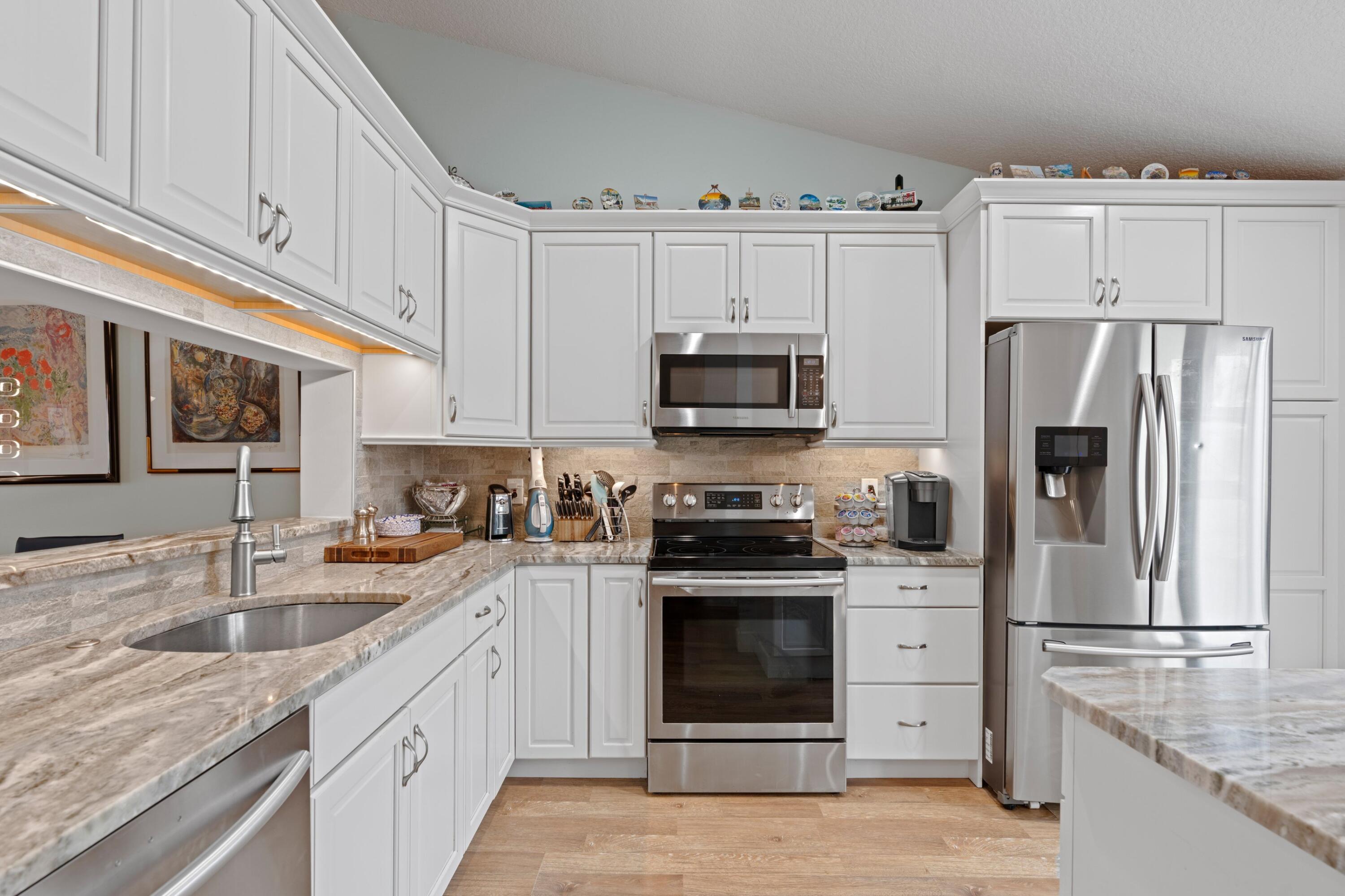490 Hardwood Place Boca Raton, FL 33431 - Photo 7 of 45 Kitchen