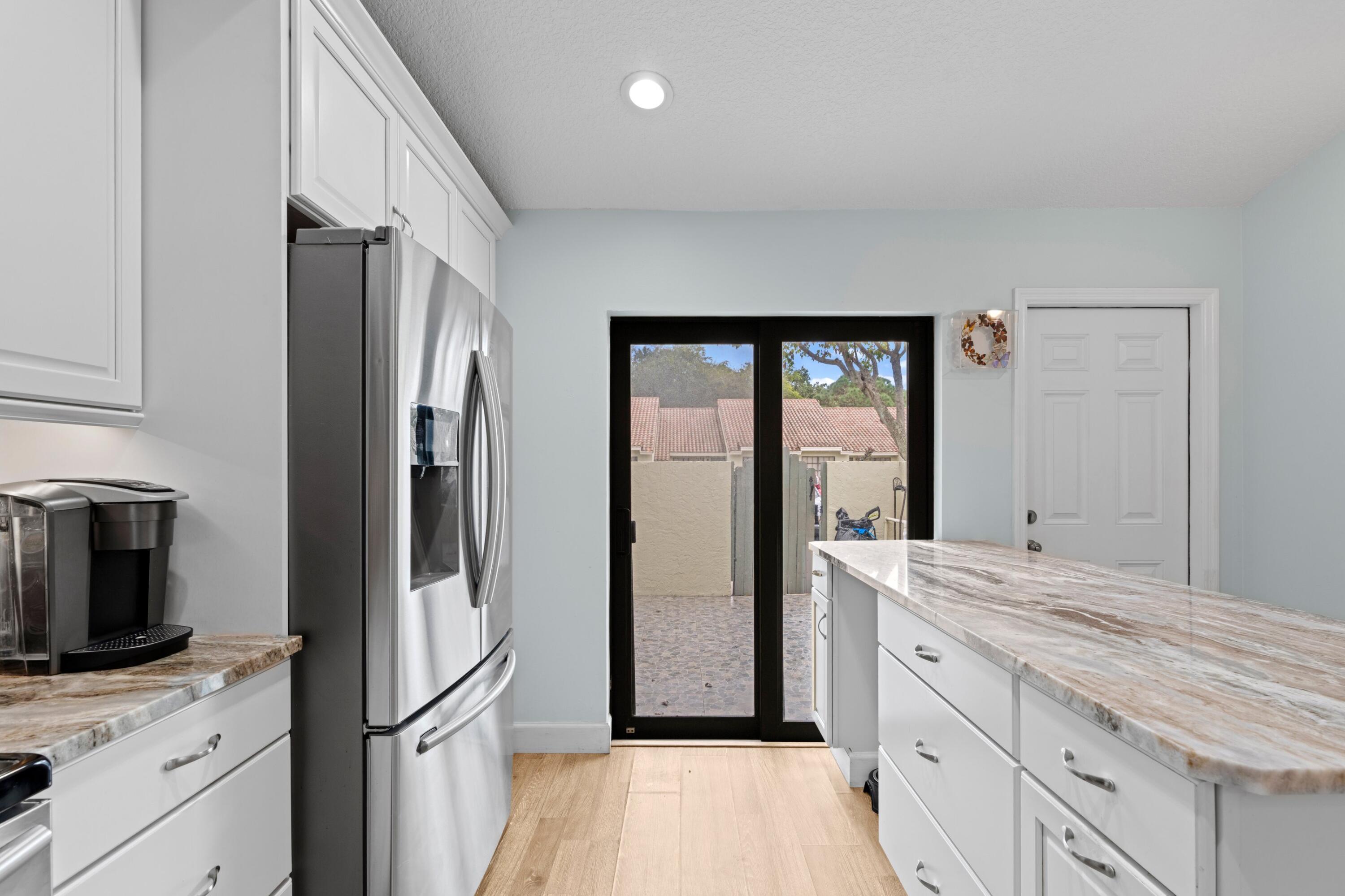 490 Hardwood Place Boca Raton, FL 33431 - Photo 8 of 45 Kitchen