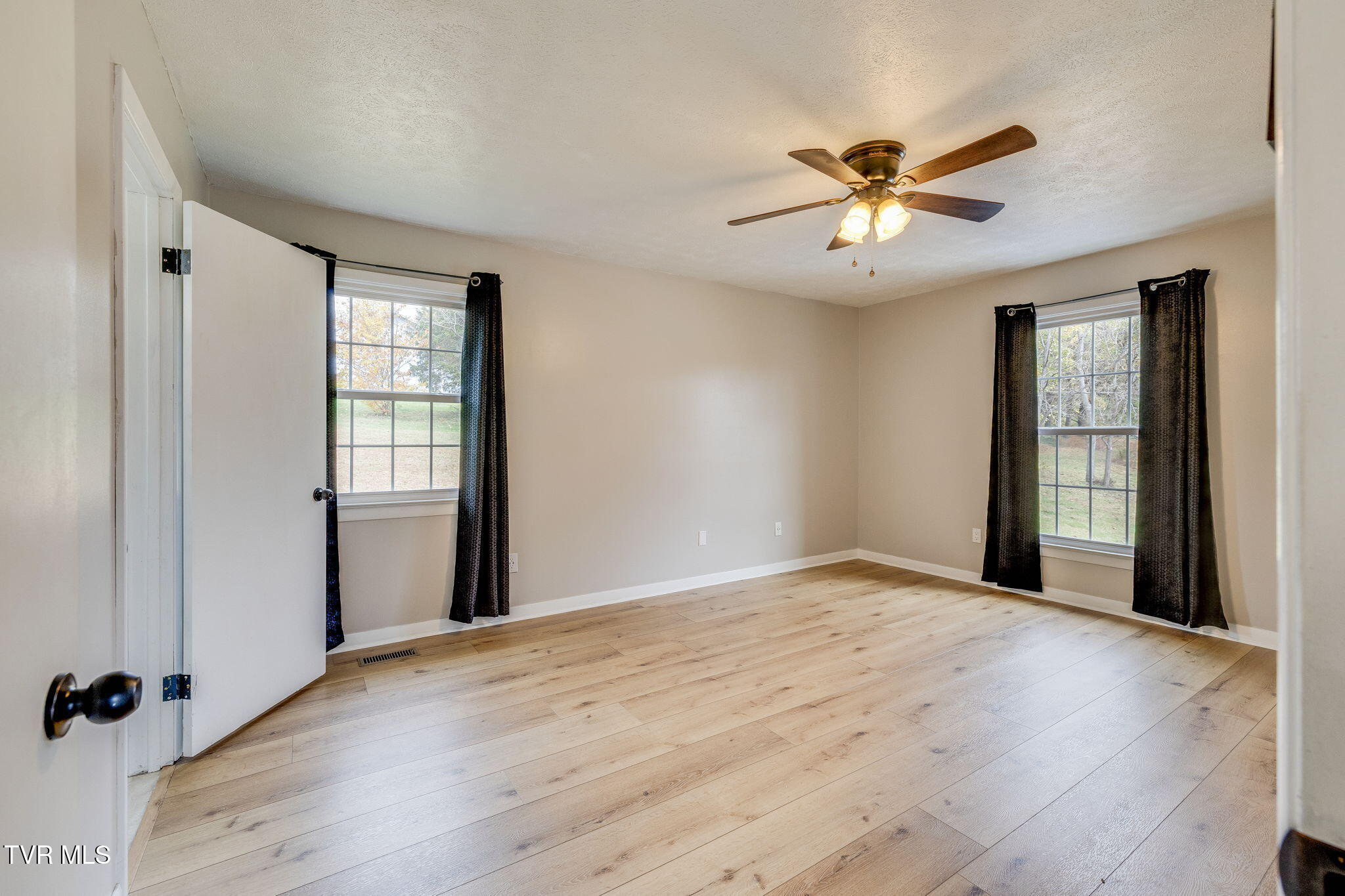 5404 Memorial Boulevard Kingsport, TN 37664 - Photo 15 of 37 015