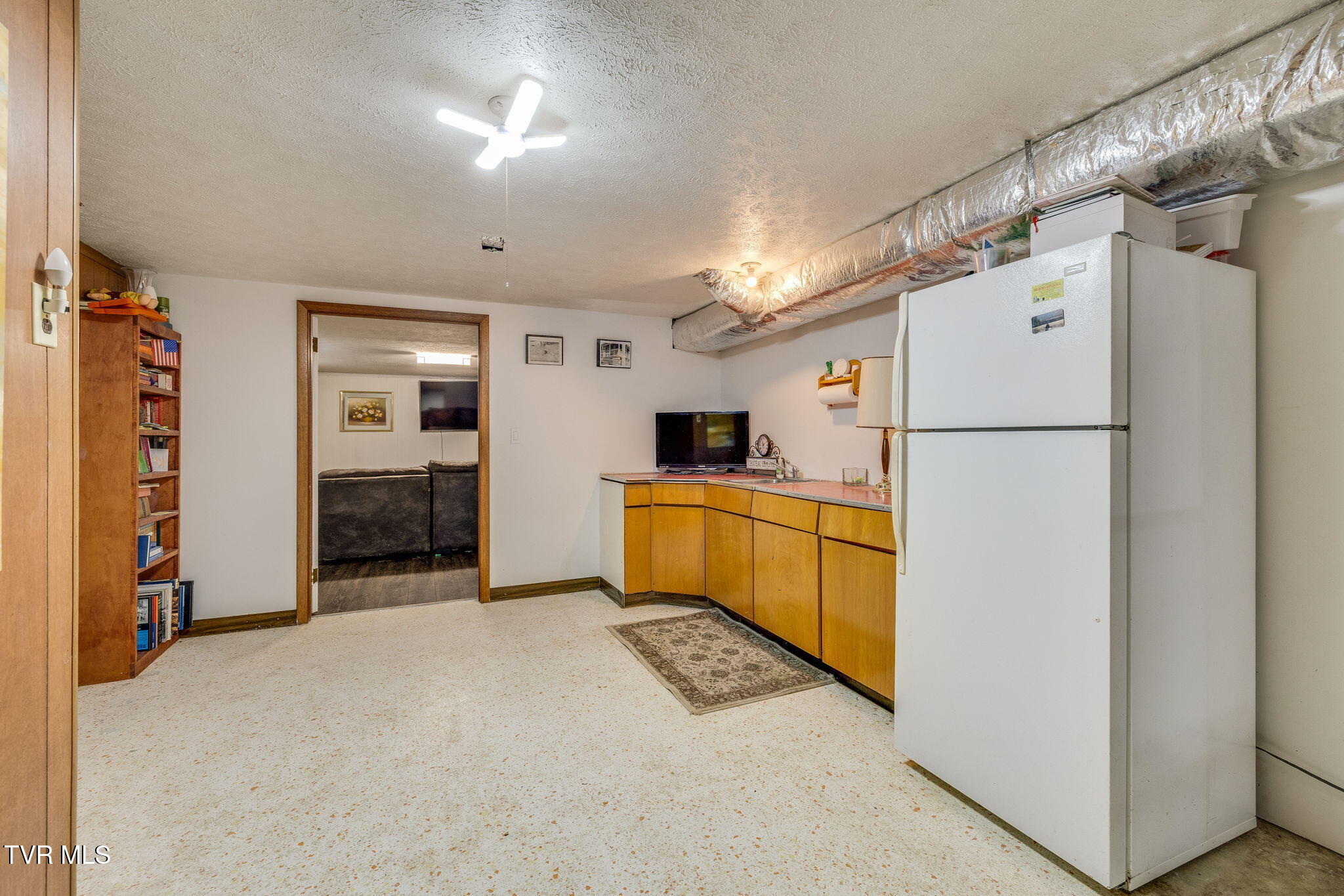 5404 Memorial Boulevard Kingsport, TN 37664 - Photo 29 of 37 029