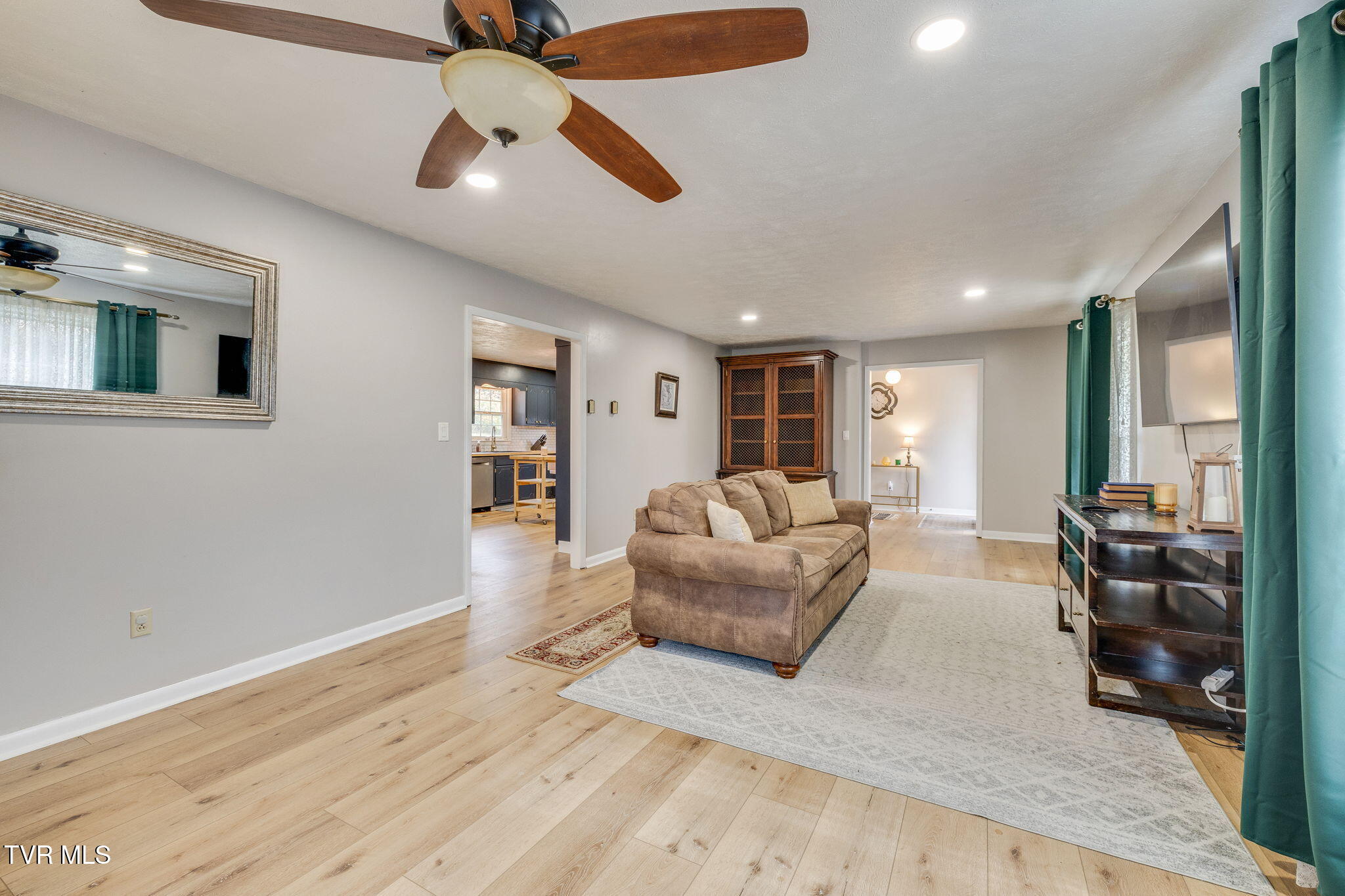 5404 Memorial Boulevard Kingsport, TN 37664 - Photo 7 of 37 007