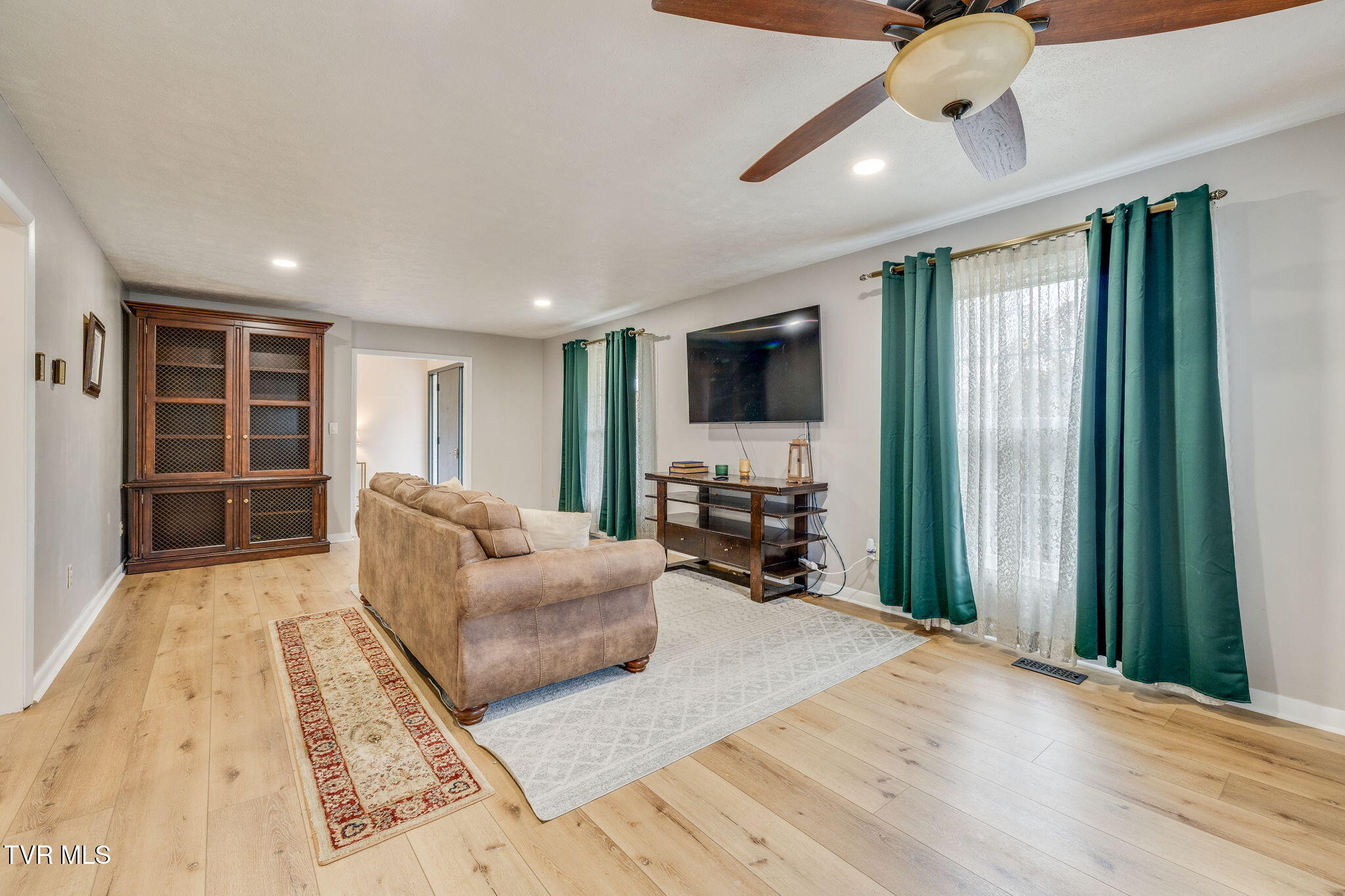 5404 Memorial Boulevard Kingsport, TN 37664 - Photo 8 of 37 008