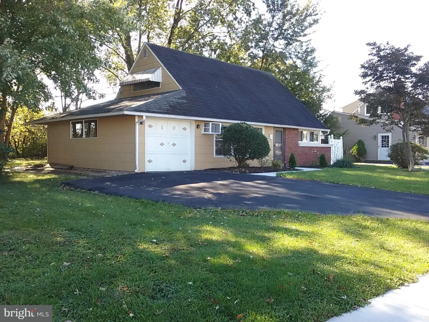 10 Hale Road Levittown, PA 19056 - Photo 1 of 24 Gallery Image 1