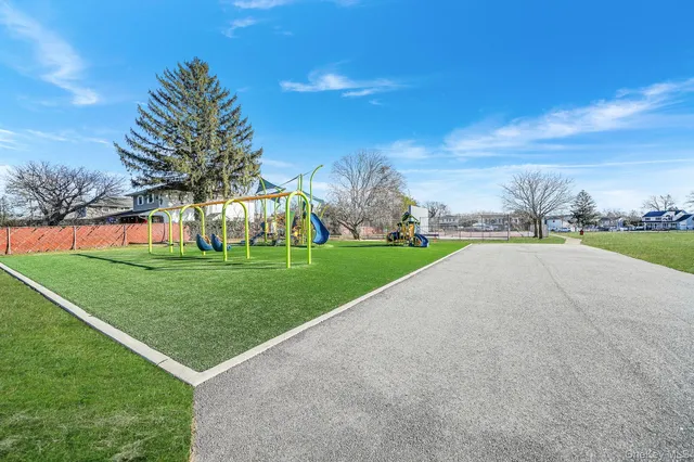 $669,000 | 15 Penn Drive, Smithtown, NY 11787