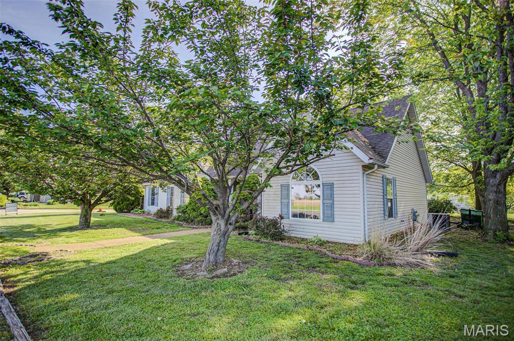 1301 Beaty Mound Road Jerseyville, IL 62052 - Photo 3 of 58