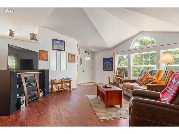 $140,000 | 310 Pitney Lane, Unit 40, Junction City, OR 97448